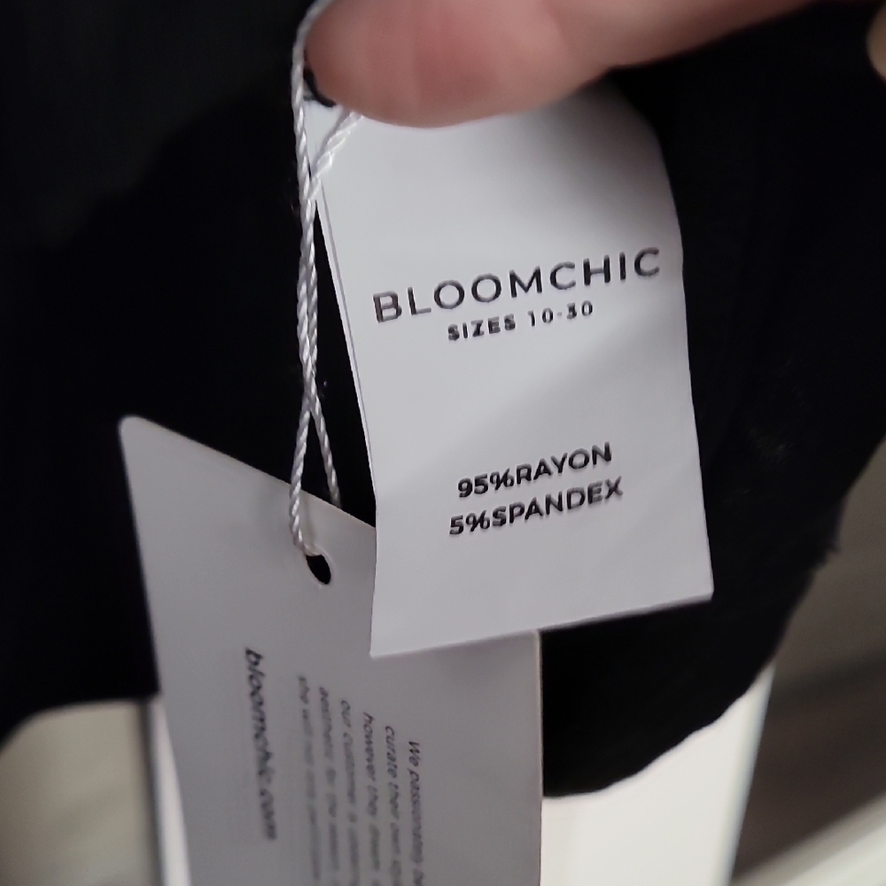 BloomChic Black Short Sleeve Top - Picture 4 of 8